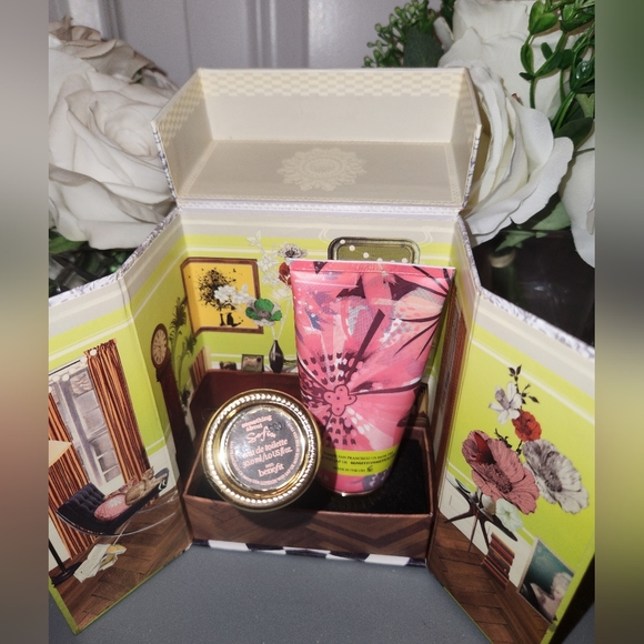 Something About Sofia by Benefit EDT / Eau De Toilette Gift Set; 30ml /1.0 fl.oz - Picture 4 of 13